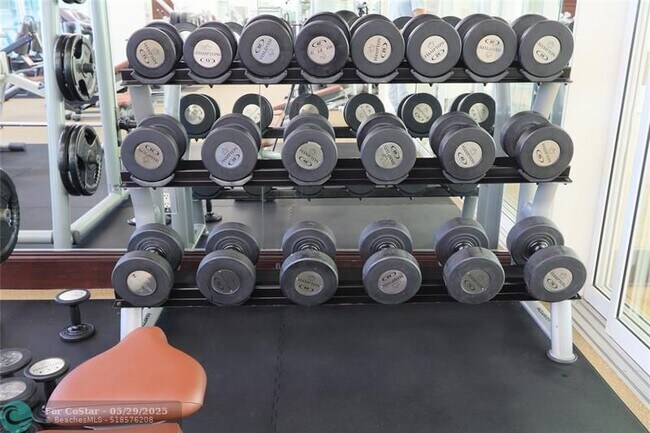 Building Photo - 411 N New River Dr E