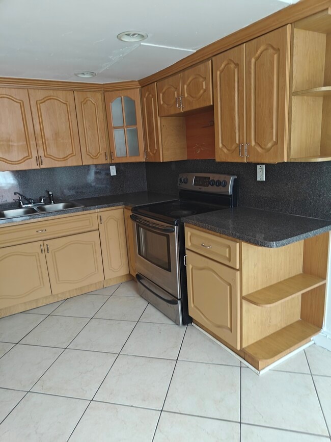 Kitchen - 4156 W 10th Ln