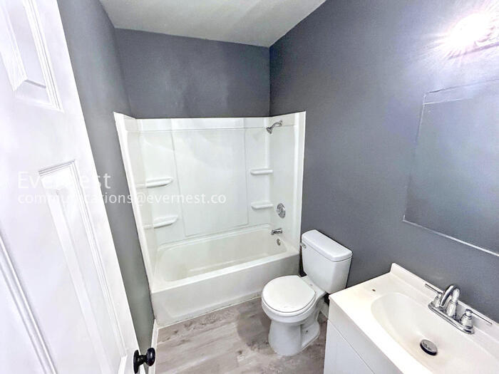 Building Photo - 6923 Issac Ave