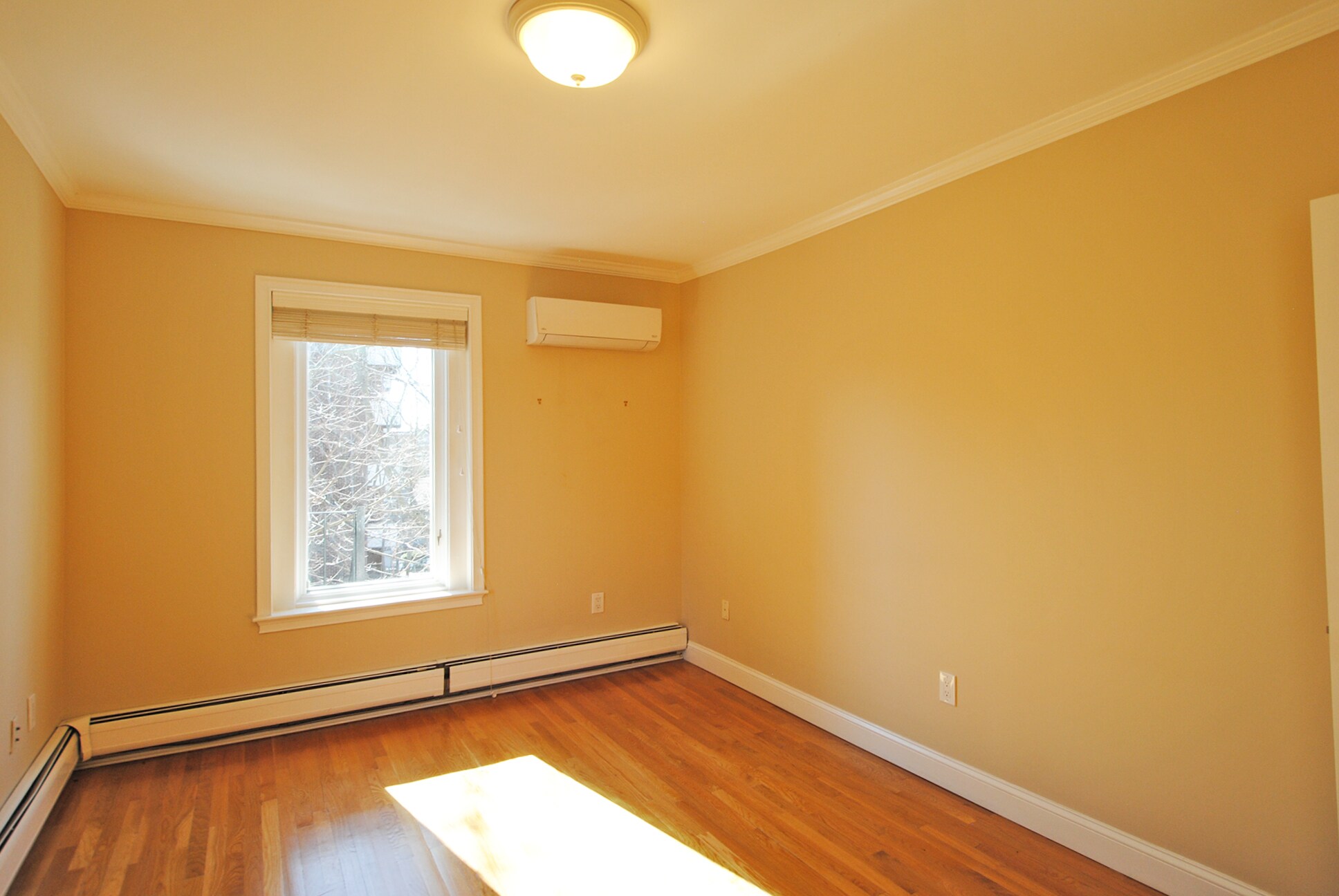 Building Photo - 33 Longwood Ave