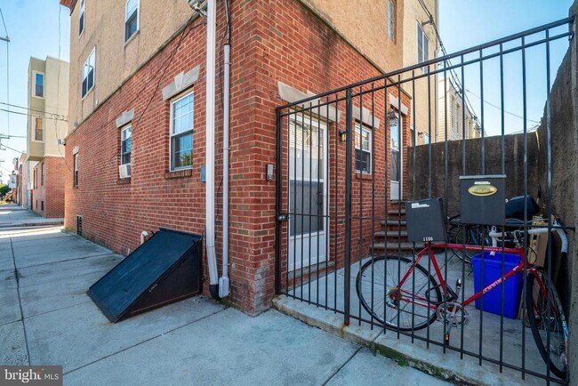 Building Photo - 1130 Dorrance St
