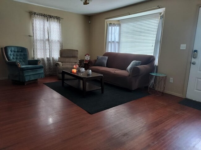 Building Photo - 519 Utah Ave