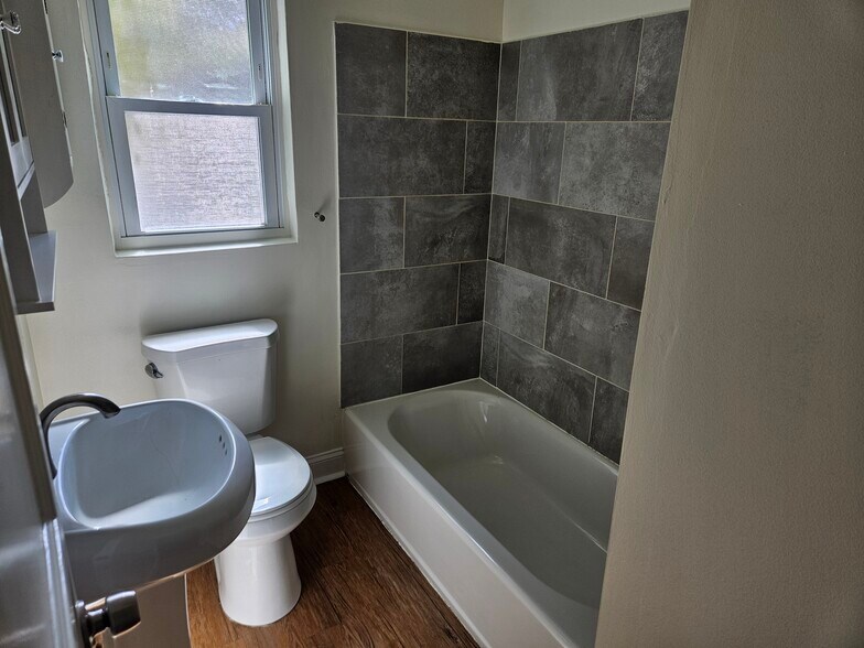 Bathroom - 210 Granby Park