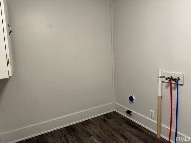 Building Photo - 818 E Main St