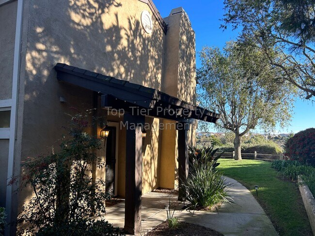 Building Photo - Beautiful 3 bed / 2.5 bath Townhome in Carlsbad