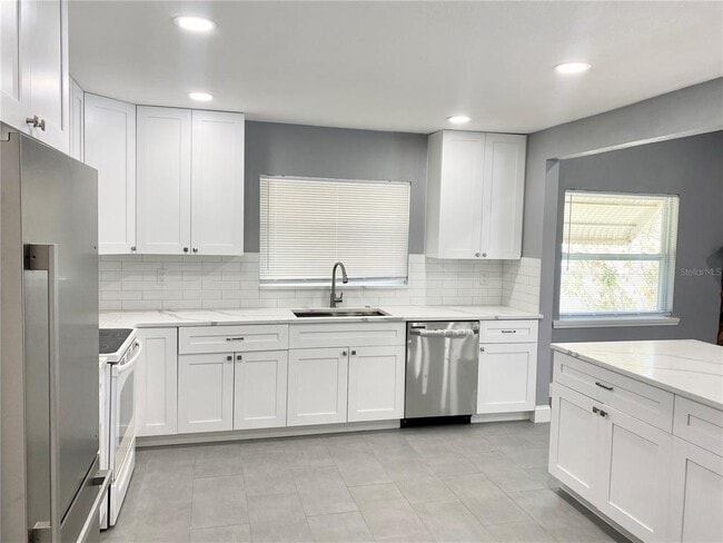 Building Photo - 8433 Somerset Dr
