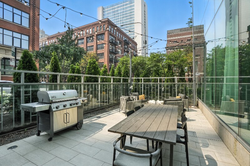 Building Photo - 473 W Huron St