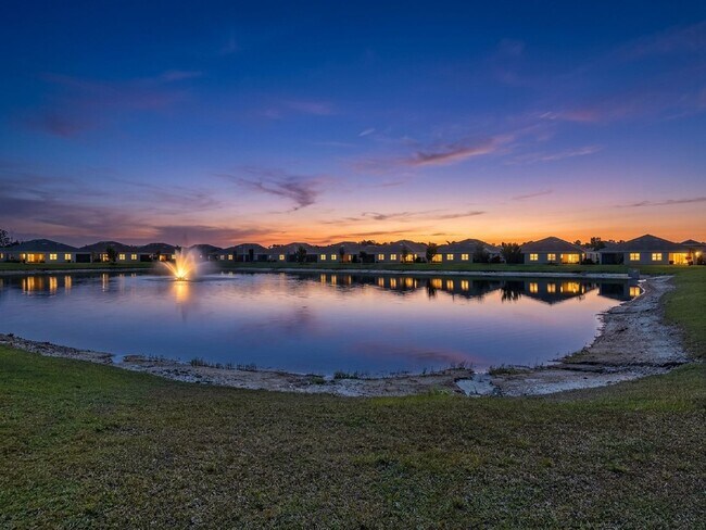 Building Photo - Live the Southwest Florida lifestyle in this lakefront villa in South Naples!