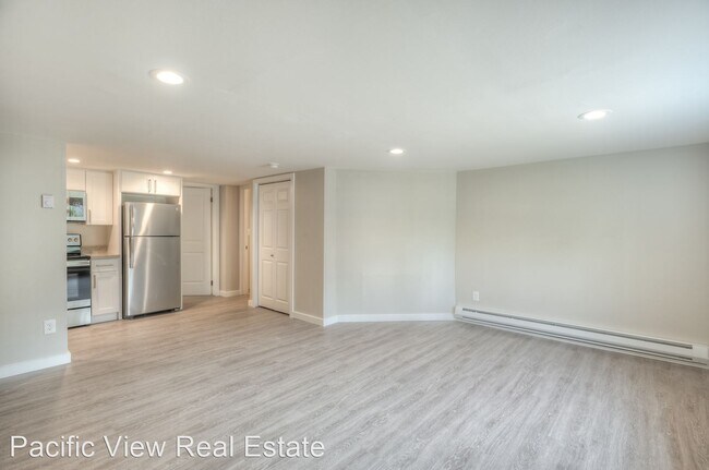 Building Photo - 802 15th Ave