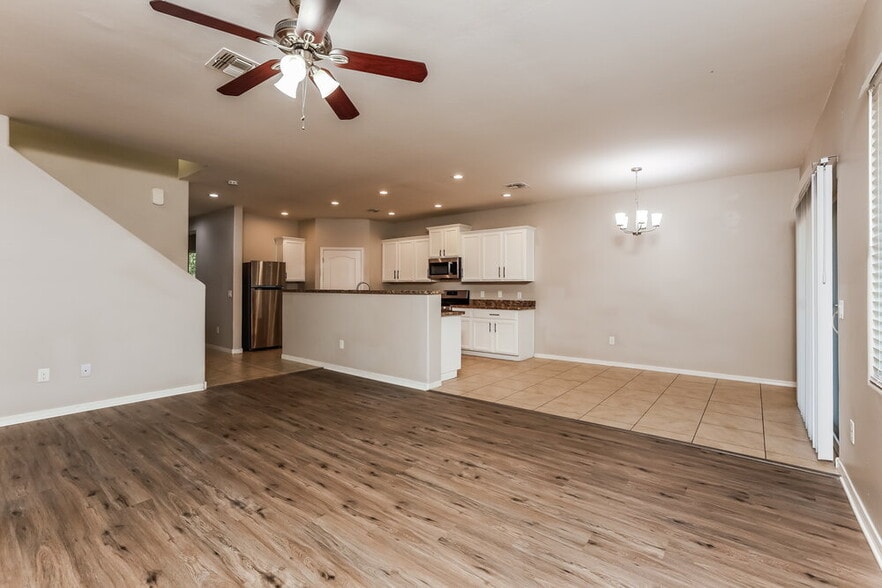 Building Photo - 8237 W Kittiwake Ln