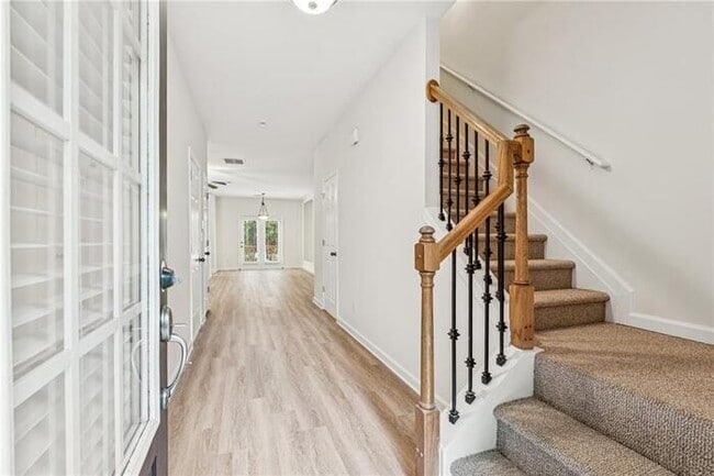 Building Photo - House 3 Beds 3 Bath