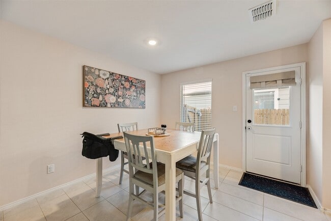 Building Photo - 123 Wheatgrass Ln