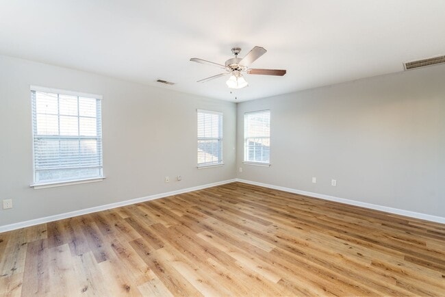 Building Photo - Spacious 5-Bed, 3.5-Bath Residence with 4,003 Sqft, Master on 1st Floor, Elegant Design, & Versat...