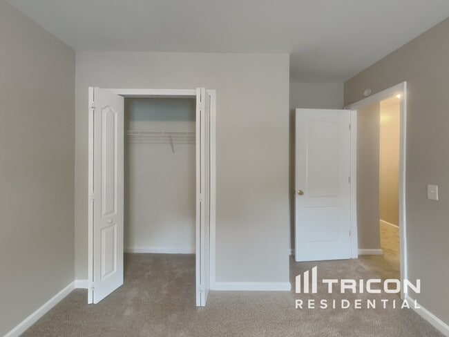 Building Photo - 5371 Lakerock Dr SW
