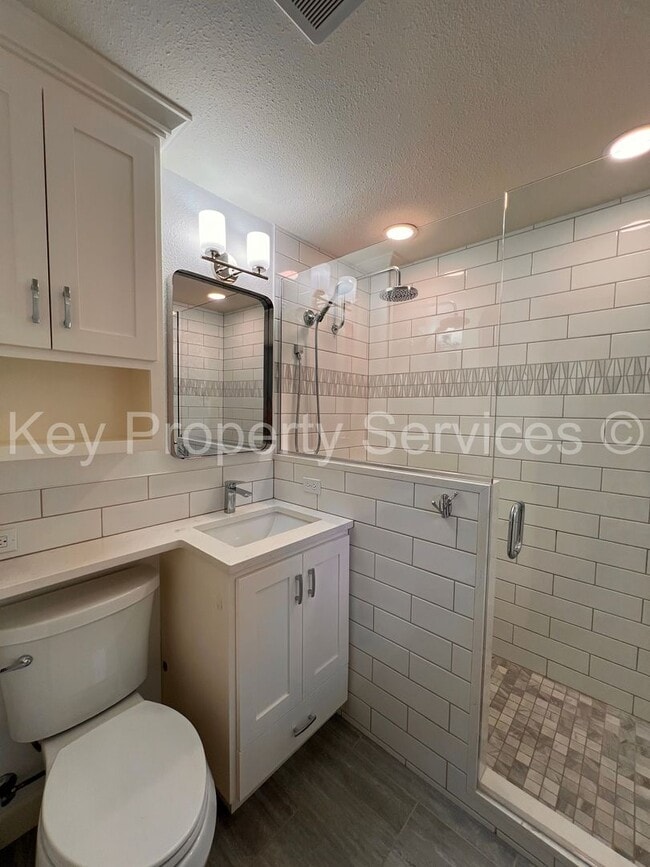 Building Photo - Beautifully Remodeled Gresham Ranch