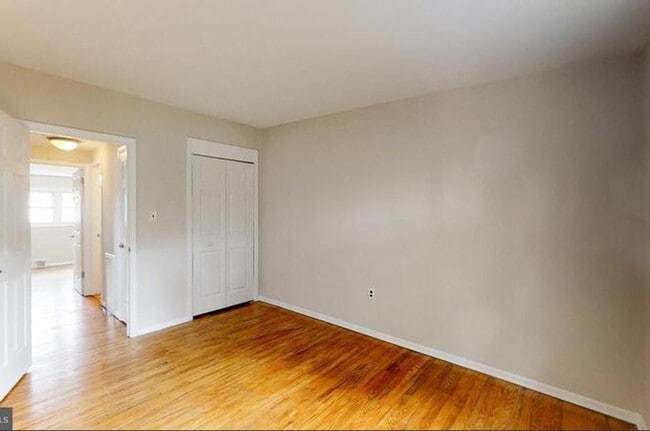 Building Photo - Recently Updated 4BR/2BA Twin with Central Air & Fenced Backyard