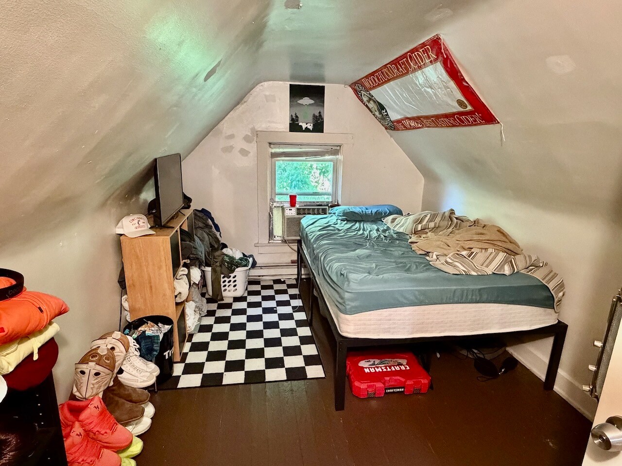 Building Photo - 2346 Stratford Ave