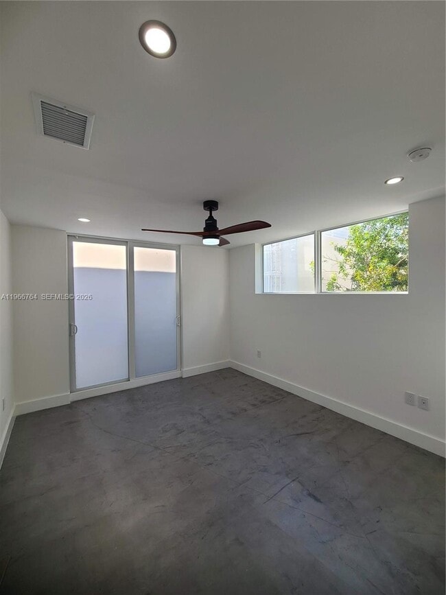 Building Photo - 825 Michigan Ave