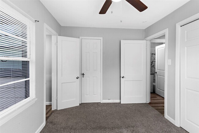 Building Photo - 1104 Southampton Dr