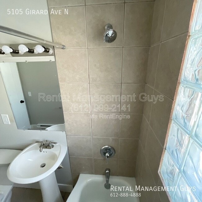 Building Photo - 5105 N Girard Ave