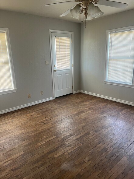 Living room - 2686 FM 1198