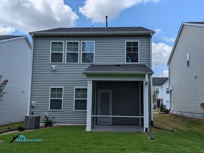 Building Photo - 5866 Woodlawn Dr