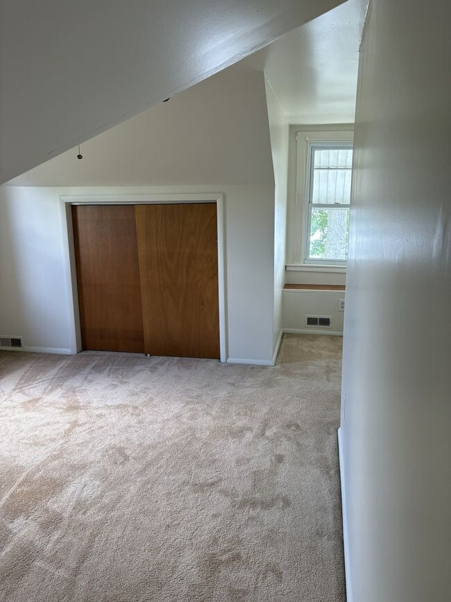 Building Photo - 13207 E Greenbank Rd