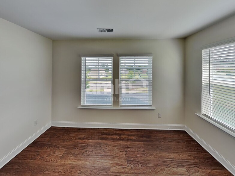 Building Photo - 6177 Rosemore Ln