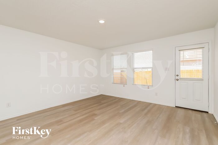 Building Photo - 10422 McClintock Dr