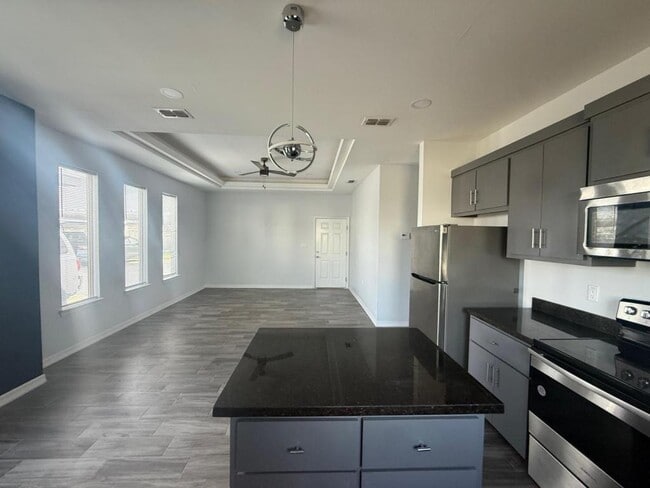 Building Photo - 3921 Las Vistas Ln