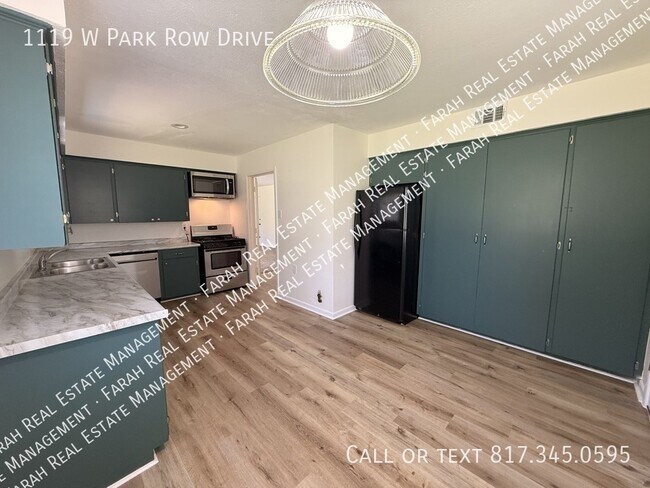 Building Photo - 1119 W Park Row Dr