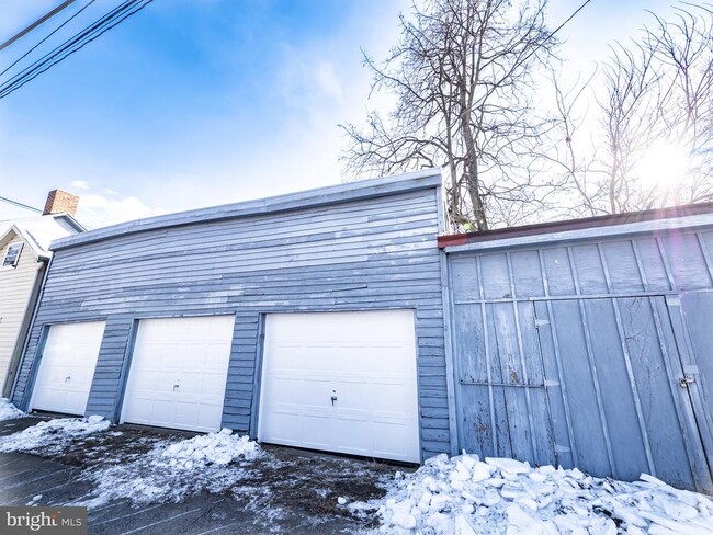 Building Photo - 703 S Loudoun St