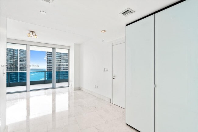 Building Photo - 200 Biscayne Blvd Way