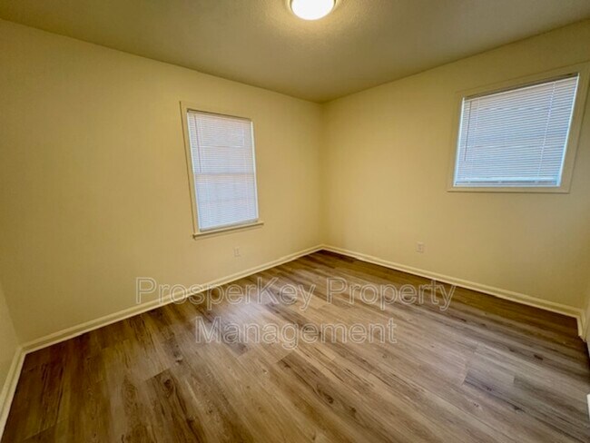 Building Photo - 1732 Melody Dr