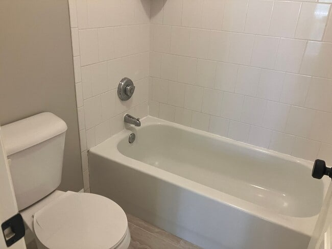 Building Photo - 2 Bedroom / 2.5 Bathroom @ Brighton Bay