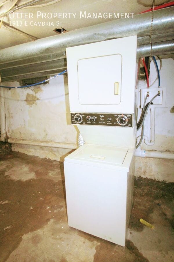 Building Photo - 1913 E Cambria St