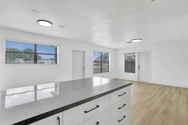 Building Photo - 1960 SW 68th Way