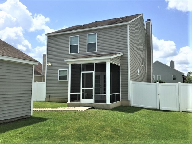 Building Photo - 14 Bushwood Dr