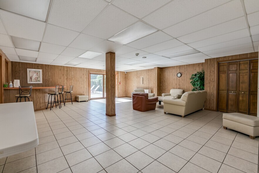 Building Photo - 1445 Shermer Rd