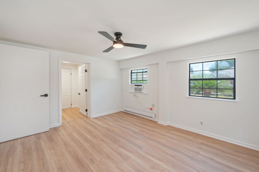 Building Photo - 1002 High Grove Ct