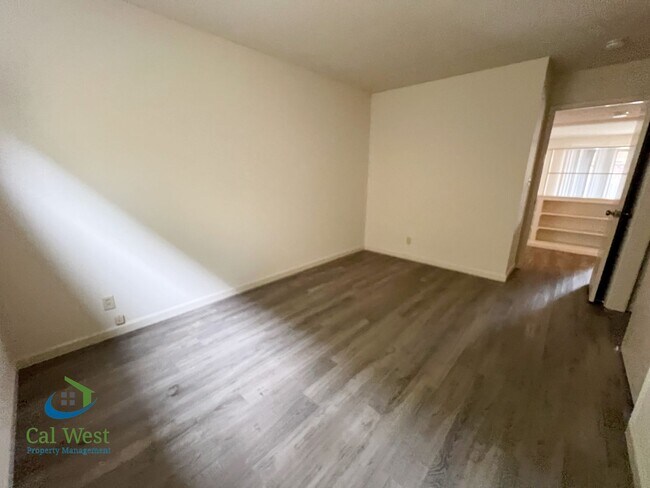 Building Photo - $2895 -  Downstairs 2 Bed 1.5 Bath-Updated Kitchen near Westgate Center