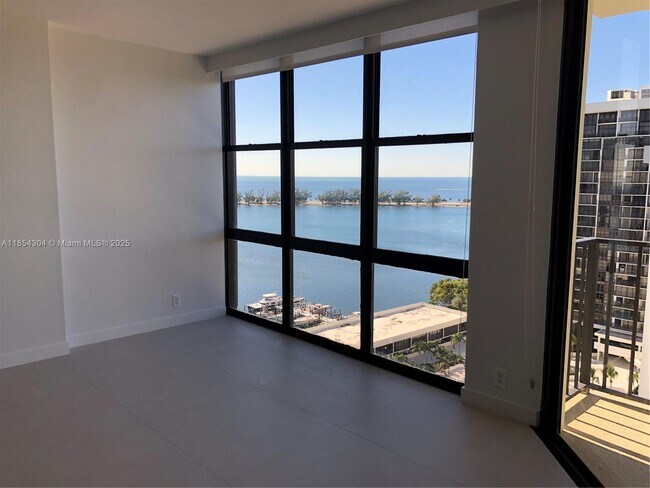 Building Photo - 1901 Brickell Ave