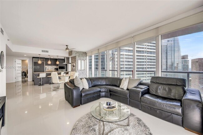 Building Photo - 495 Brickell Ave