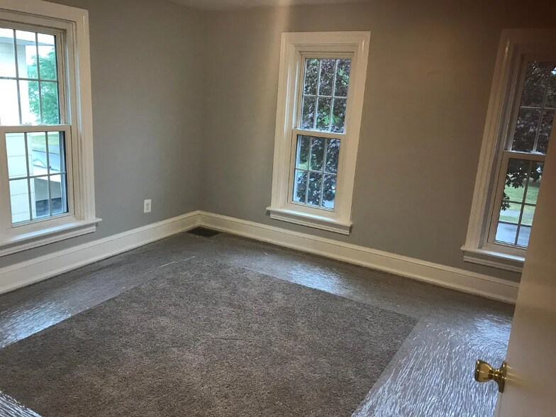 Building Photo - 28 McCosh St