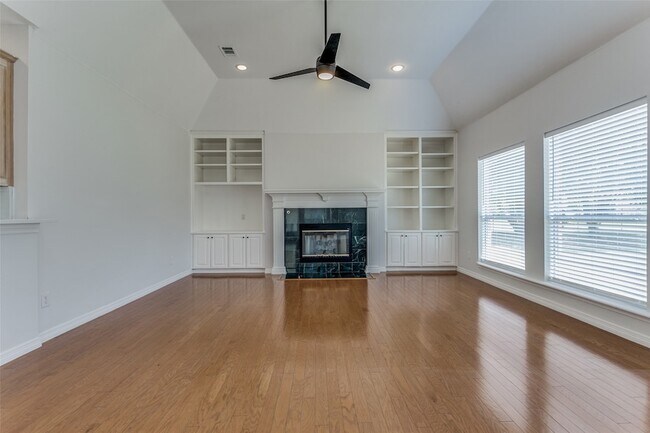 Building Photo - 1415 E Dove Rd
