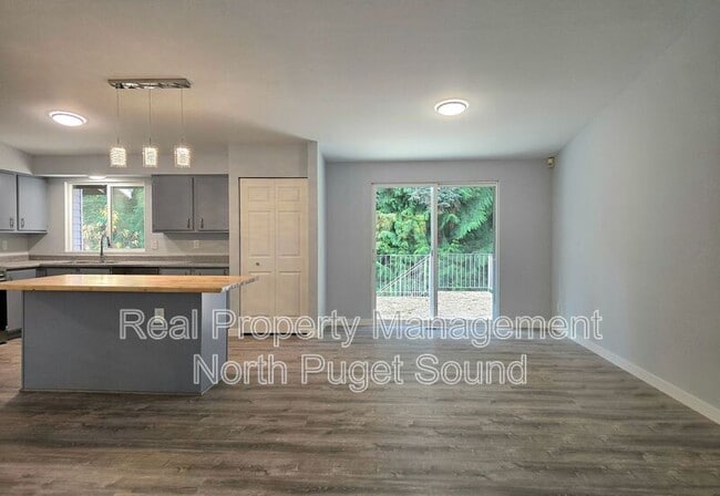 Building Photo - 19711 41st Ave NE