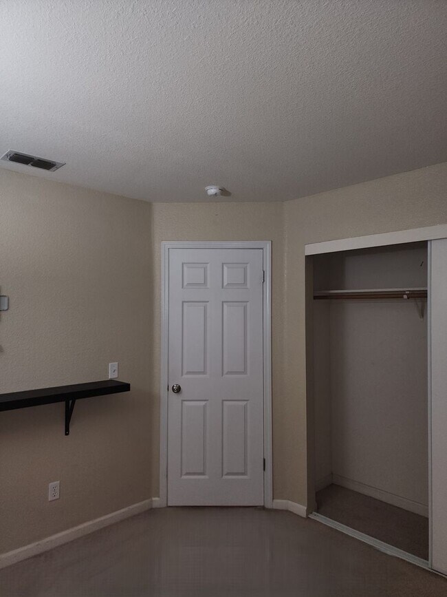 Building Photo - 4 Bedroom 3 Bathroom in the Sylvan School District