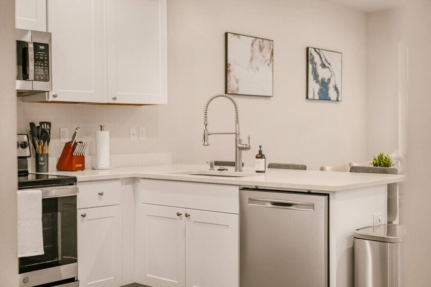 Building Photo - 3213 Grand Blvd