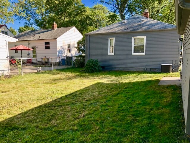Building Photo - 1711 Barrett Ave