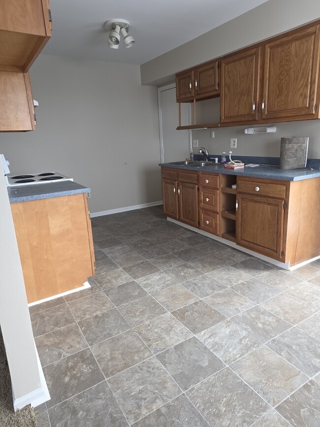 Building Photo - 2622 Maple St